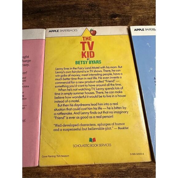 Vintage APPLE PAPERBACK 3 Book Lot DeDe Takes Charge, The TV Kids and Mysteries - Picture 6 of 11